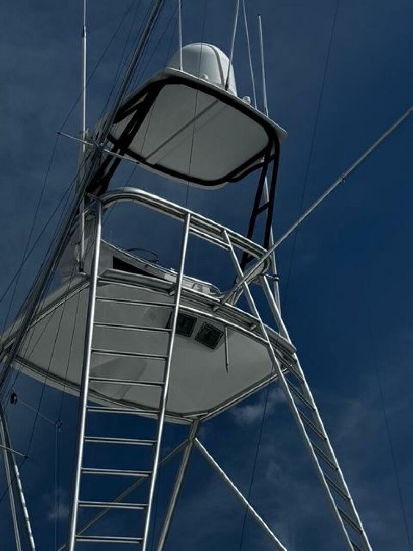 Slide: The Image of 2005 Viking 74 Convertible 'Liquid Gold' - 5427053