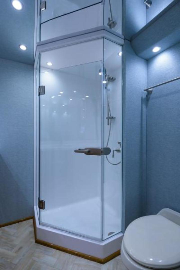 Slide: The Image of Viking 76 - Osh It - Master Head 2014 Viking 76 Enclosed Bridge - Osh It - 1539902