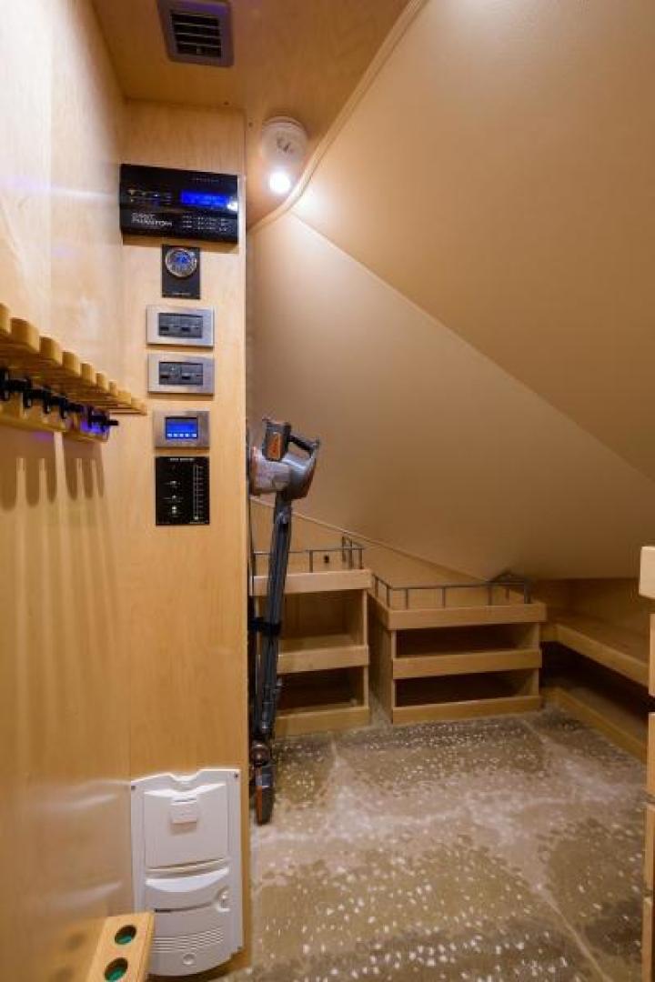 Slide: The Image of Viking 76 - Osh It - Pantry 2014 Viking 76 Enclosed Bridge - Osh It - 1539911