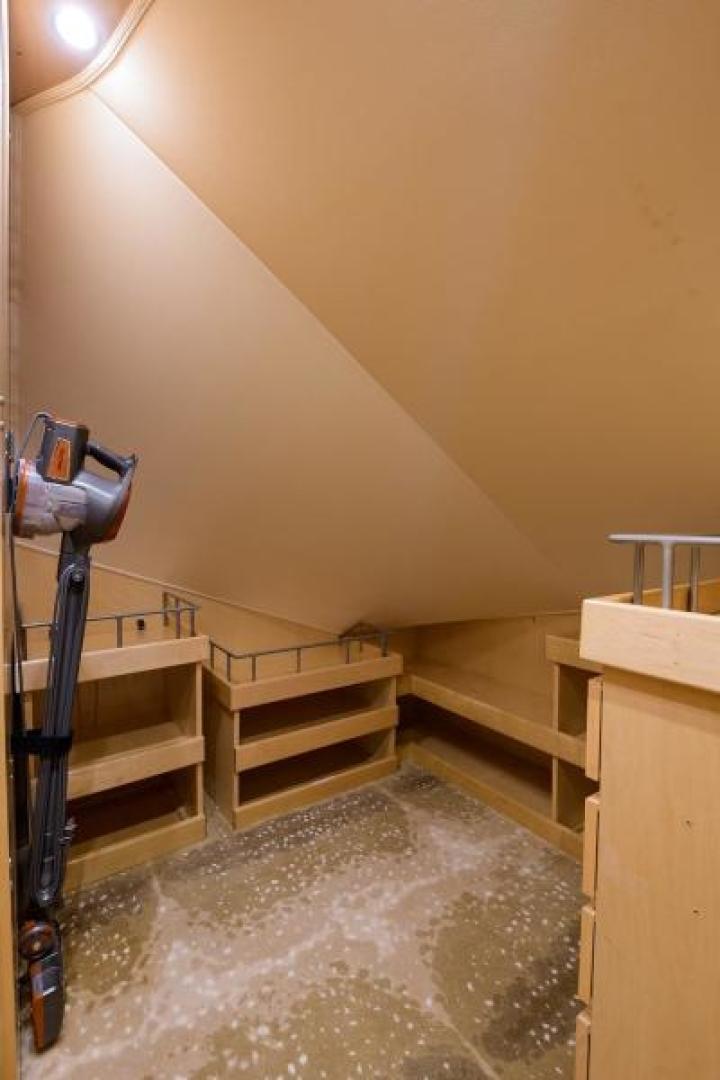 Slide: The Image of Viking 76 - Osh It - Pantry 2014 Viking 76 Enclosed Bridge - Osh It - 1539912