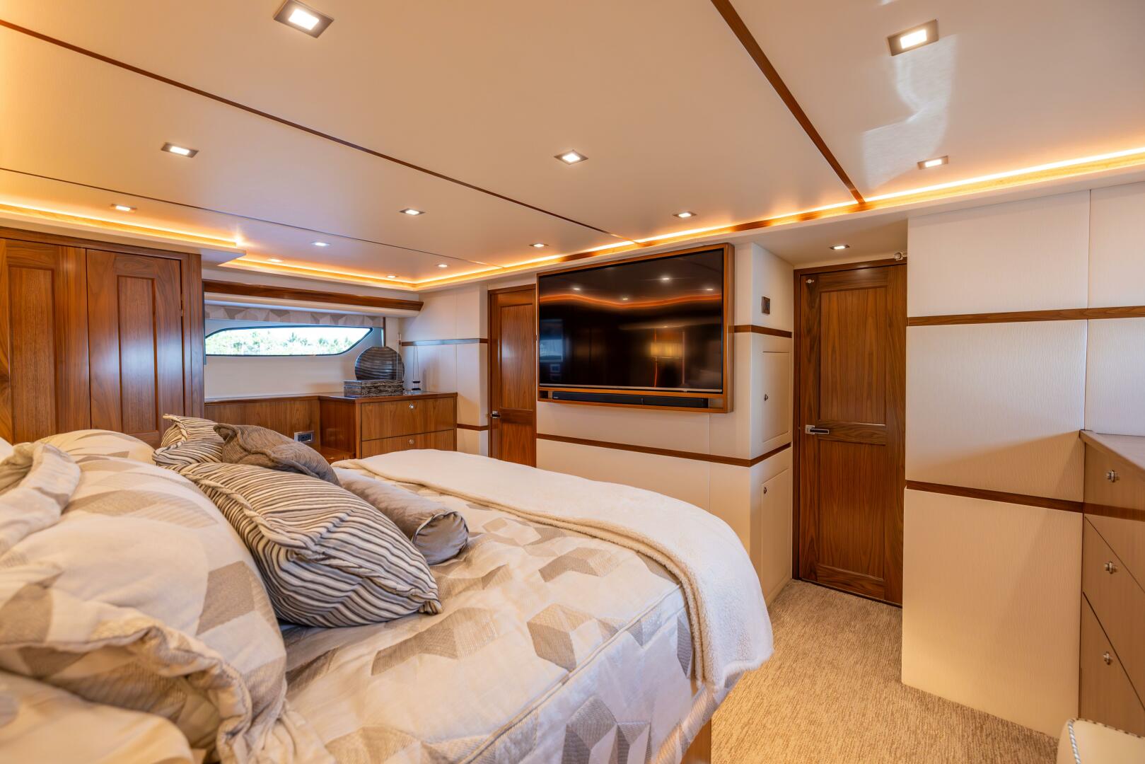Slide: The Image of Viking 80 Convertible 2020 - 5356945