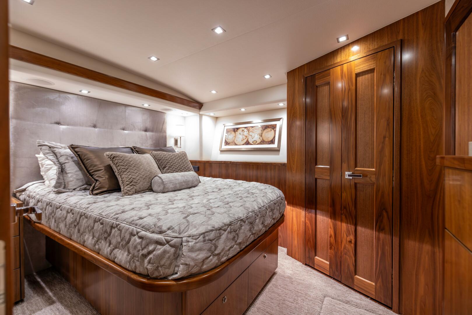 Slide: The Image of Viking 80 Convertible 2020 - 5356952