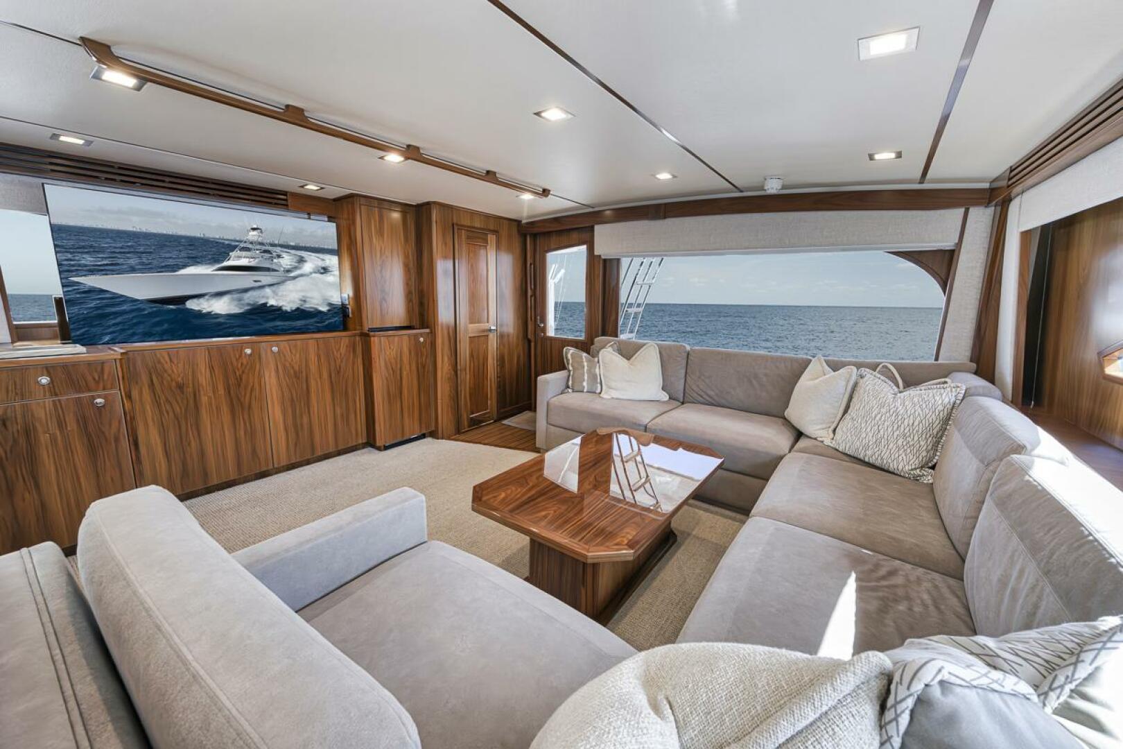 Slide: The Image of Salon 2021 Viking 80 Convertible Lucky Wave - 5143570