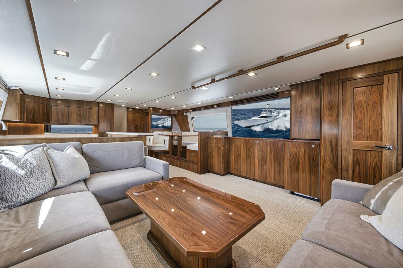 Slide: The Image of Salon 2021 Viking 80 Convertible Lucky Wave - 5143571