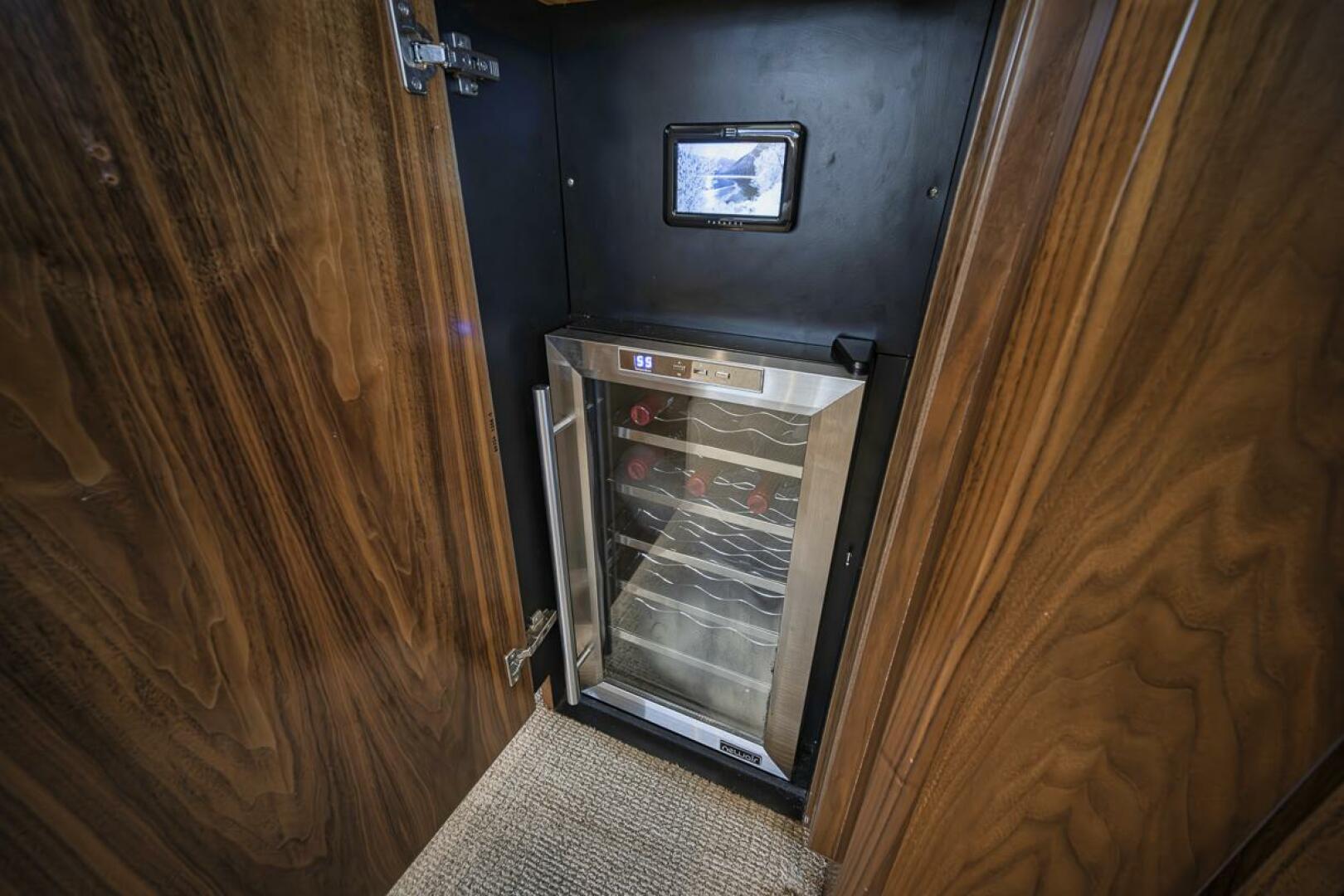 Slide: The Image of Wine Cooler 2021 Viking 80 Convertible Lucky Wave - 5143581