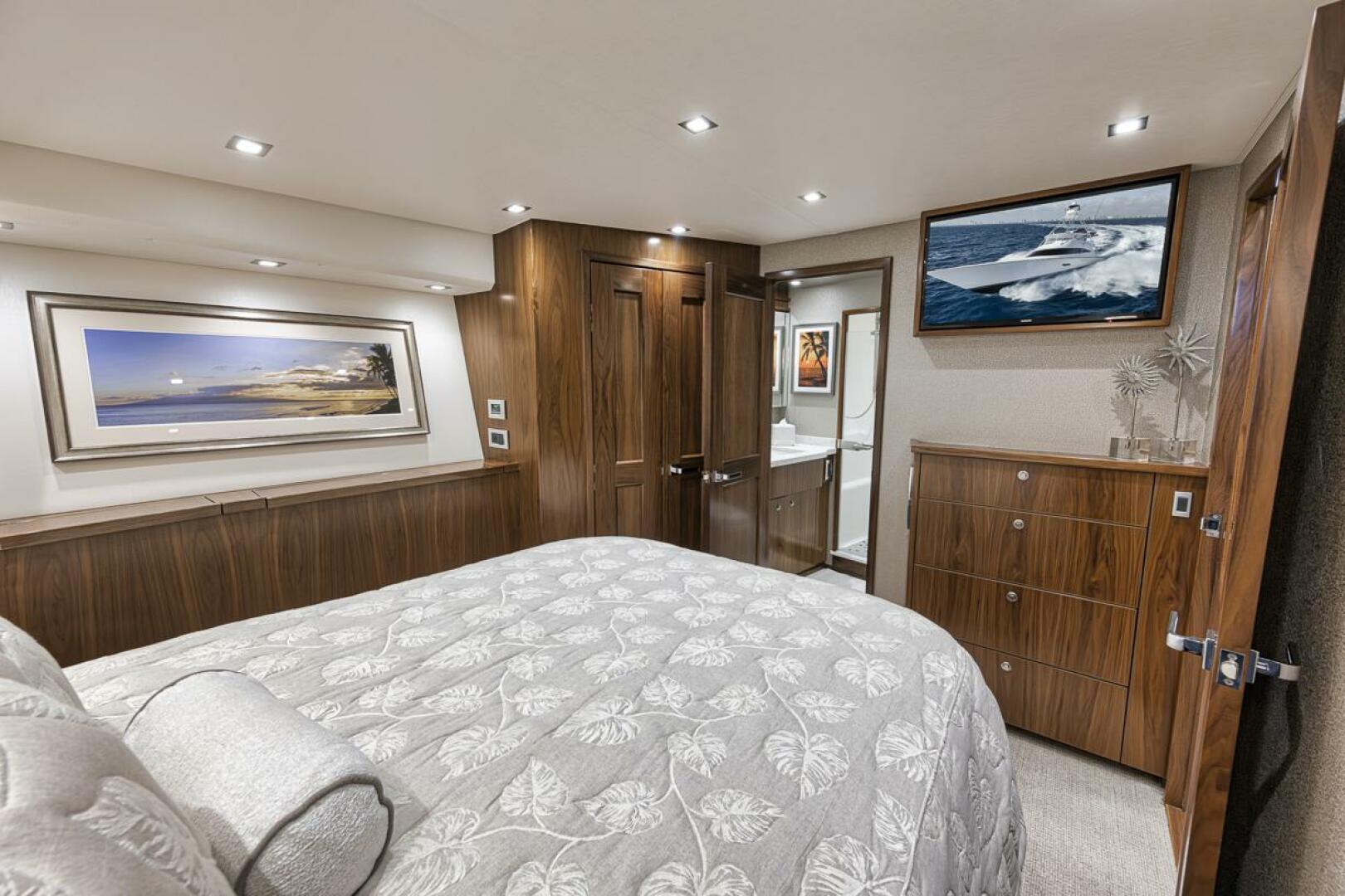 Slide: The Image of Stateroom 2021 Viking 80 Convertible Lucky Wave - 5143592