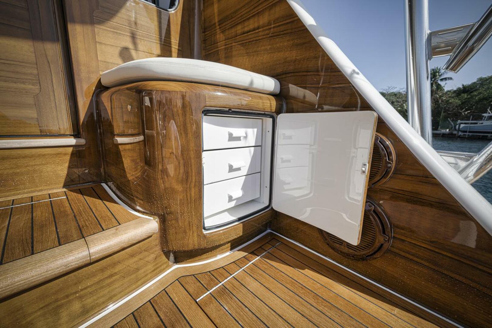 Slide: The Image of Cockpit 2021 Viking 80 Convertible Lucky Wave - 5143618