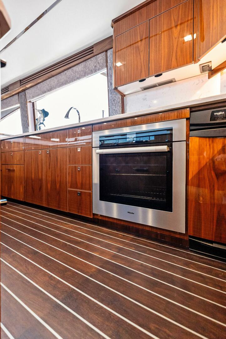 Slide: The Image of 2022 Viking 80 Convertible - 5173724