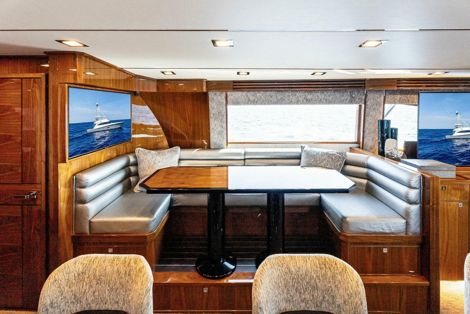 Slide: The Image of 2022 Viking 80 Convertible  - 5173733