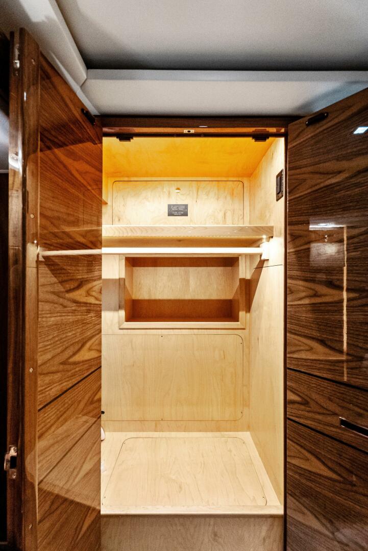 Slide: The Image of 2022 Viking 80 Convertible  - 5173743