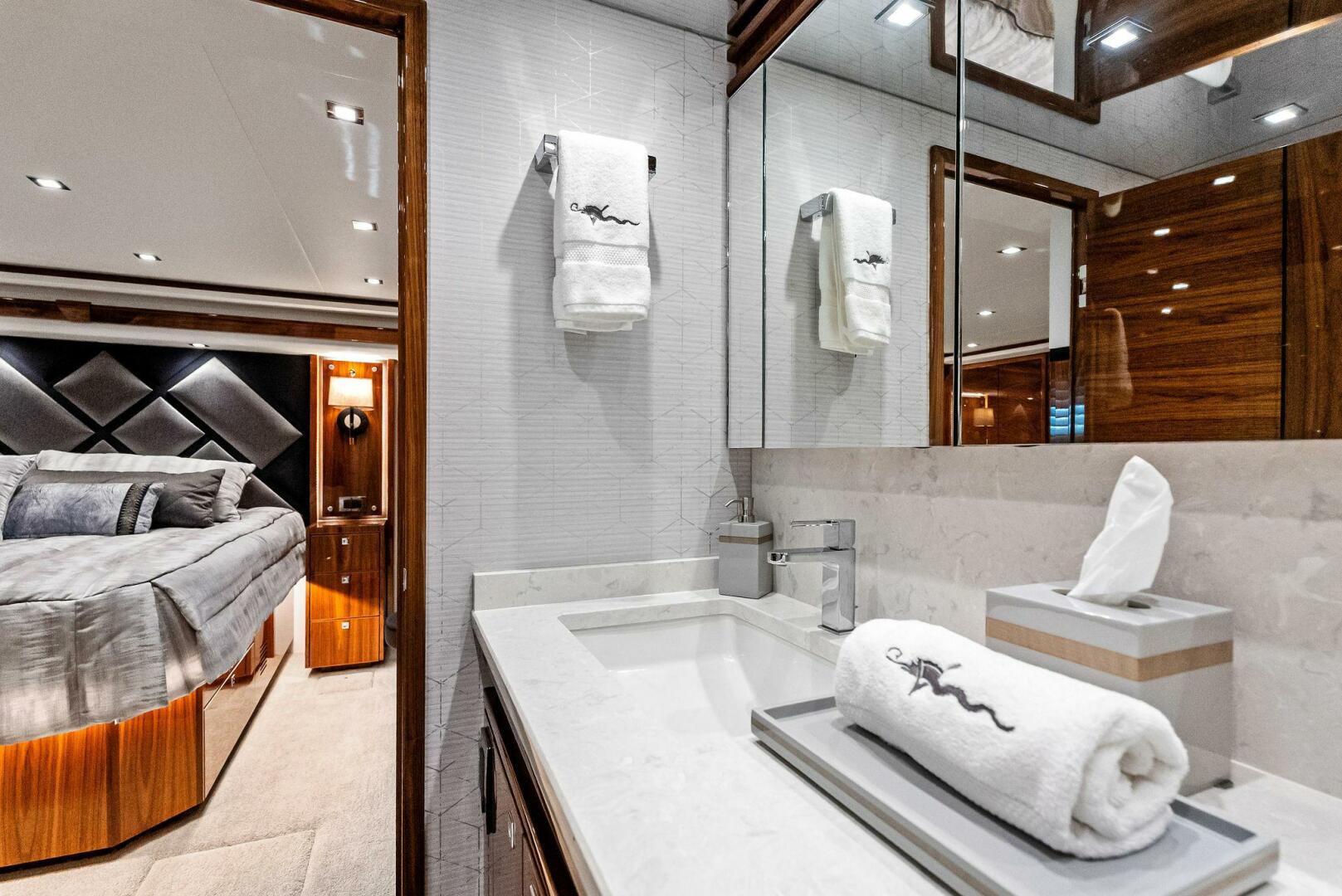 Slide: The Image of 2022 Viking 80 Convertible  - 5173753