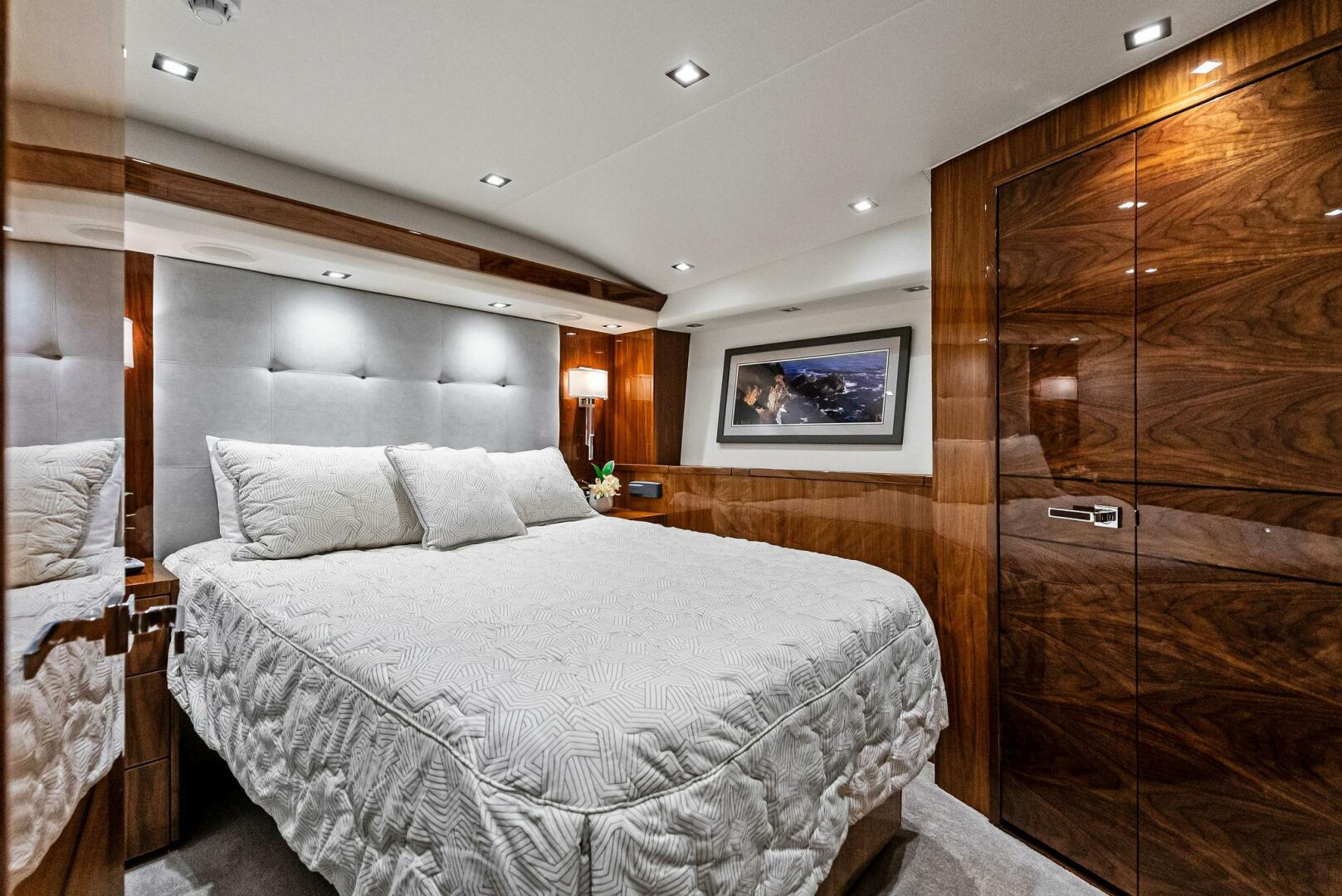 Slide: The Image of 2022 Viking 80 Convertible  - 5173767