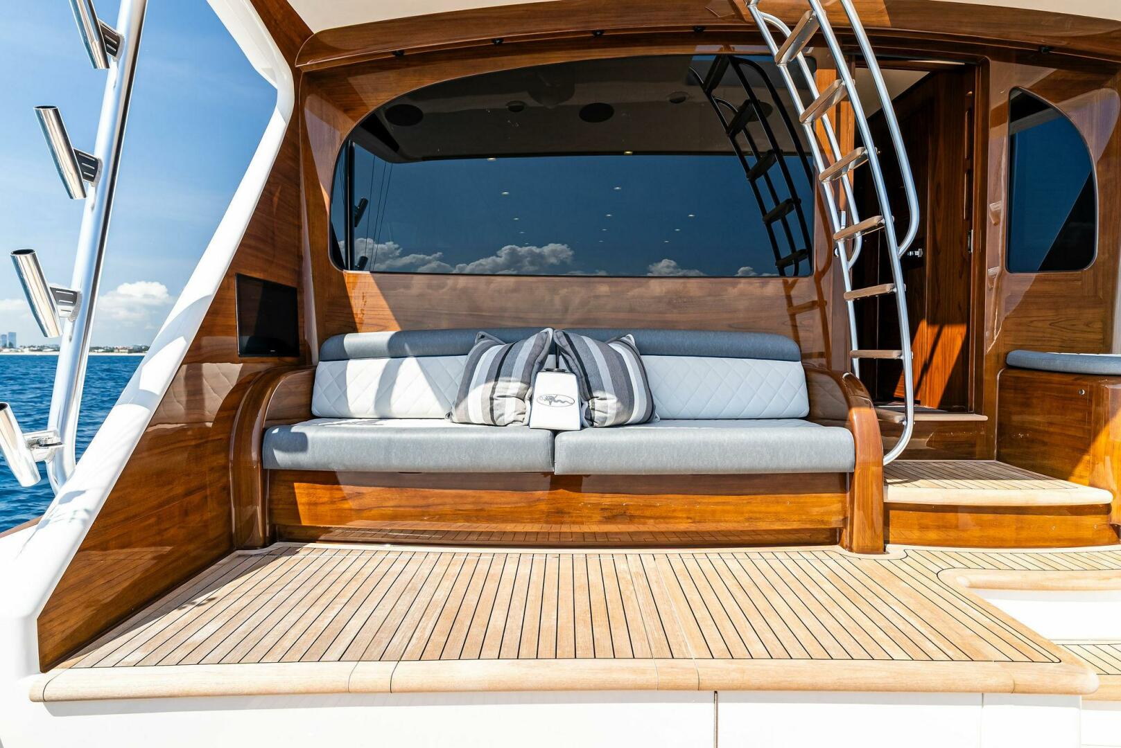 Slide: The Image of 2022 Viking 80 Convertible  - 5173797