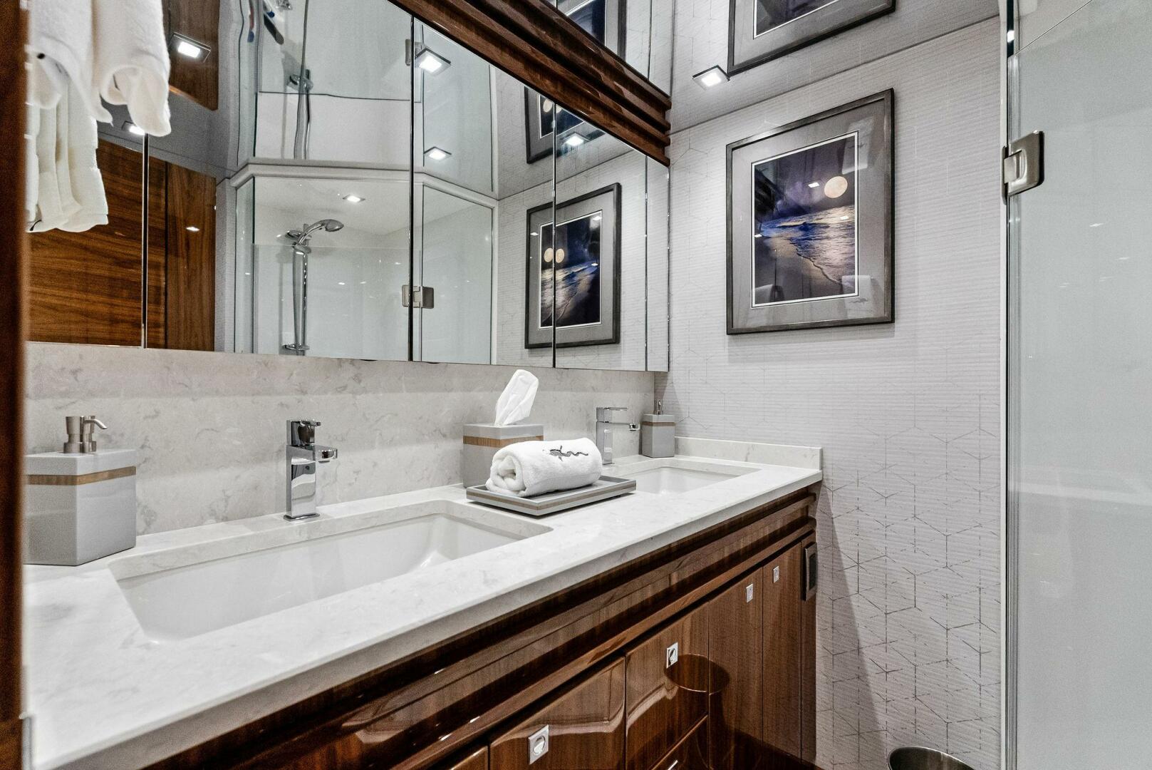 Slide: The Image of 2022 Viking 80 Convertible - 5173751