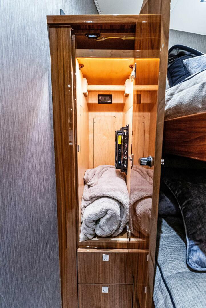 Slide: The Image of 2022 Viking 80 Convertible - 5173764