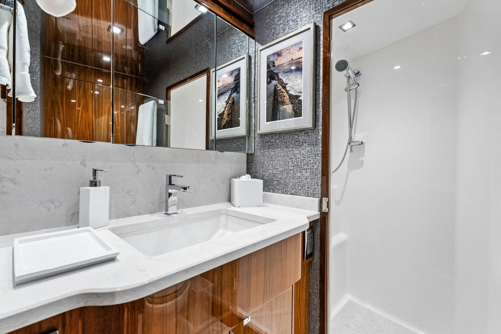 Slide: The Image of 2022 Viking 80 Convertible - 5173770