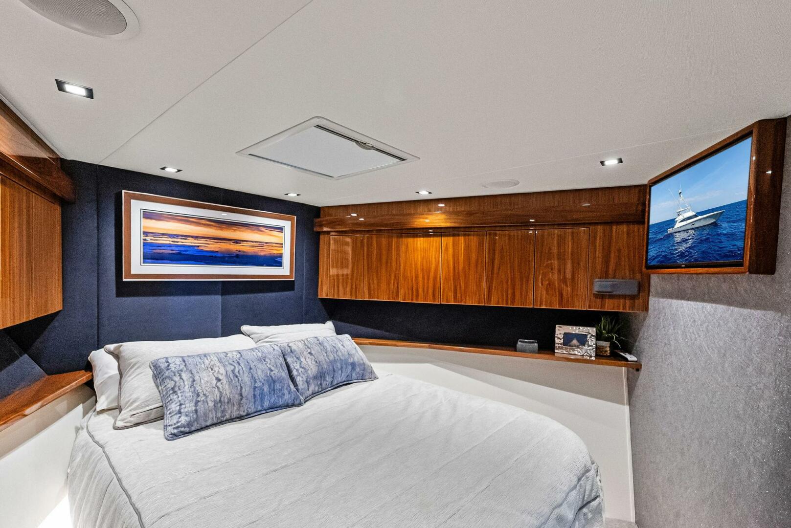 Slide: The Image of 2022 Viking 80 Convertible - 5173775