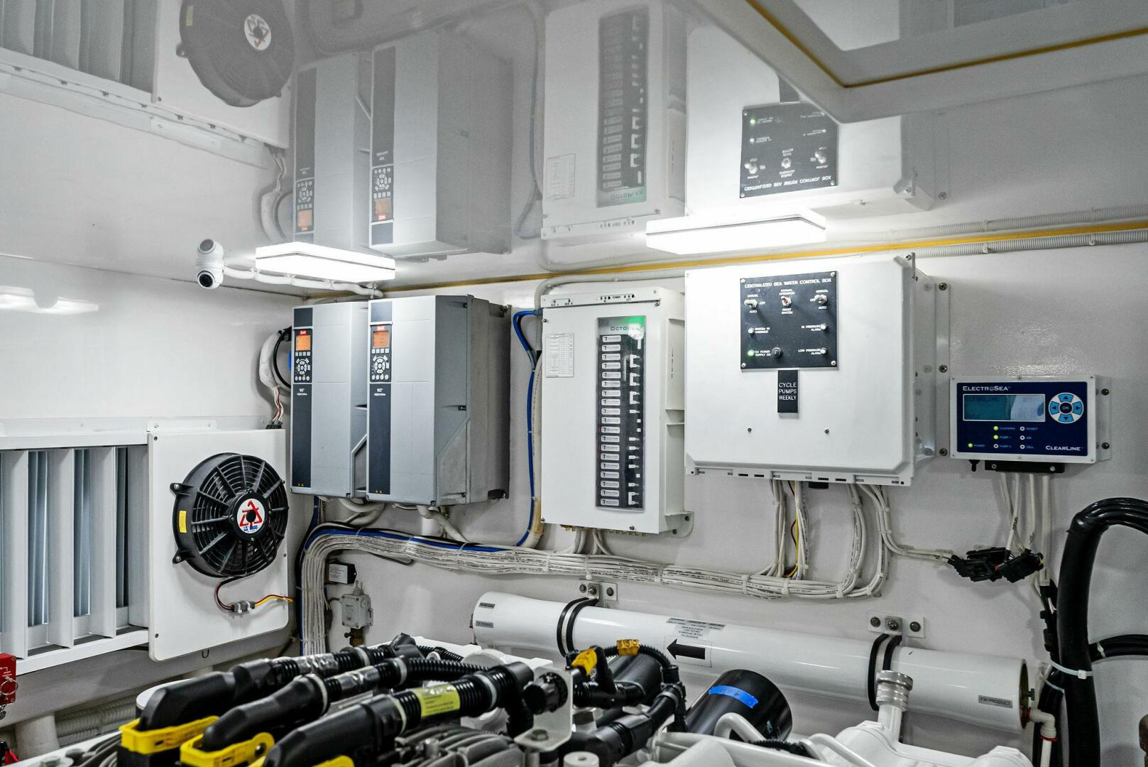 Slide: The Image of 2022 Viking 80 Convertible - 5173815