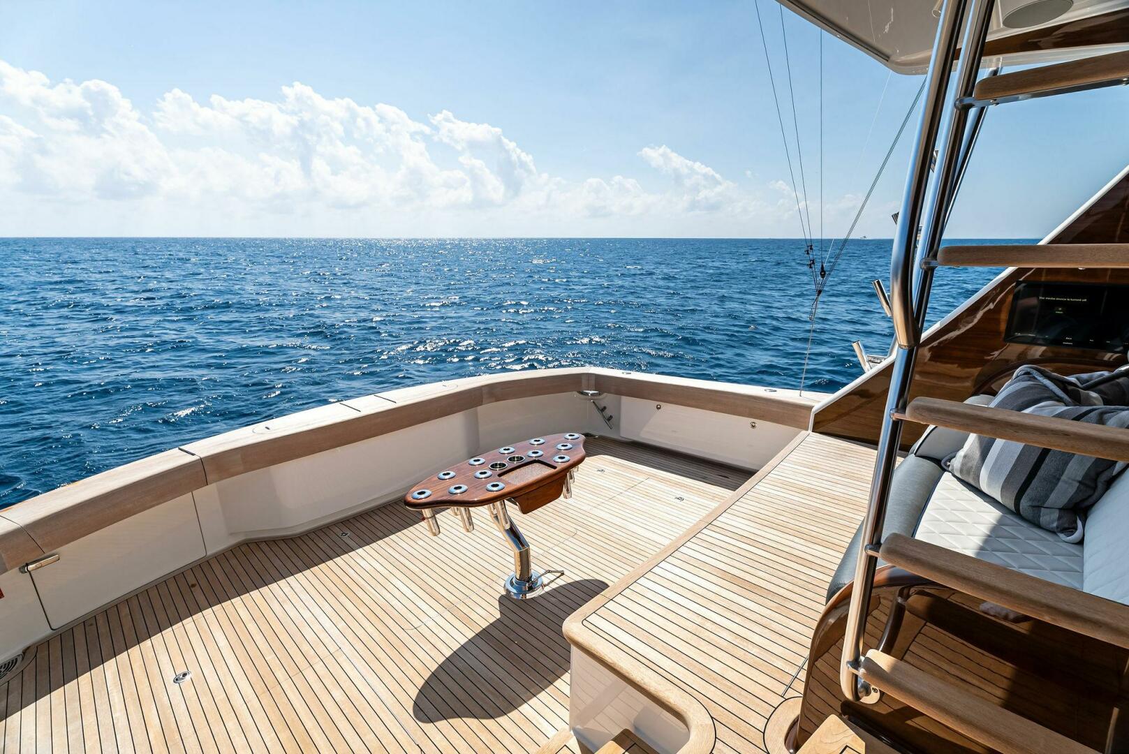 Slide: The Image of 2022 Viking 80 Convertible  - 5173805