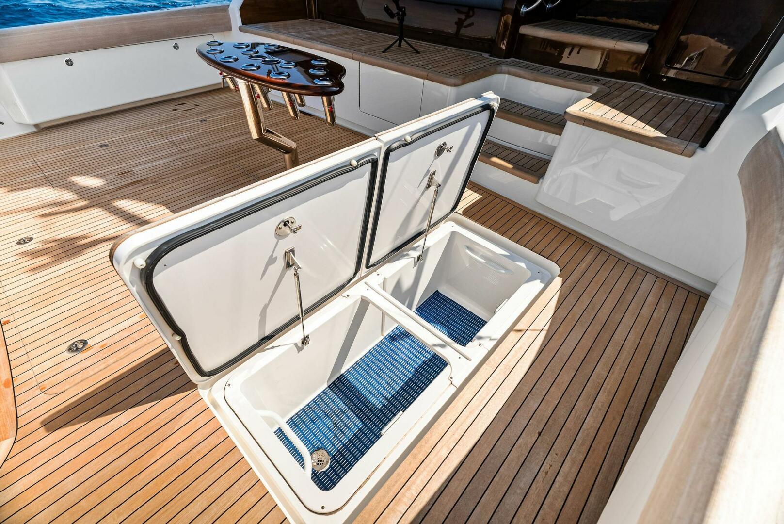 Slide: The Image of 2022 Viking 80 Convertible  - 5173796