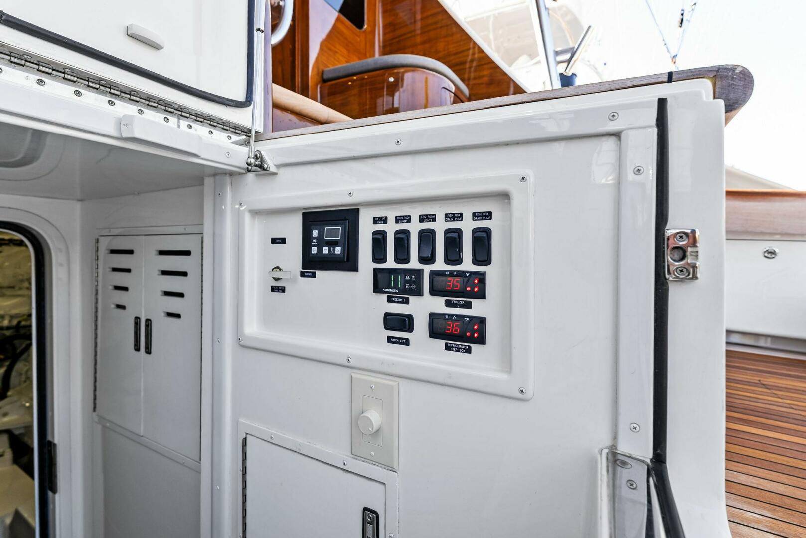 Slide: The Image of 2022 Viking 80 Convertible  - 5173811