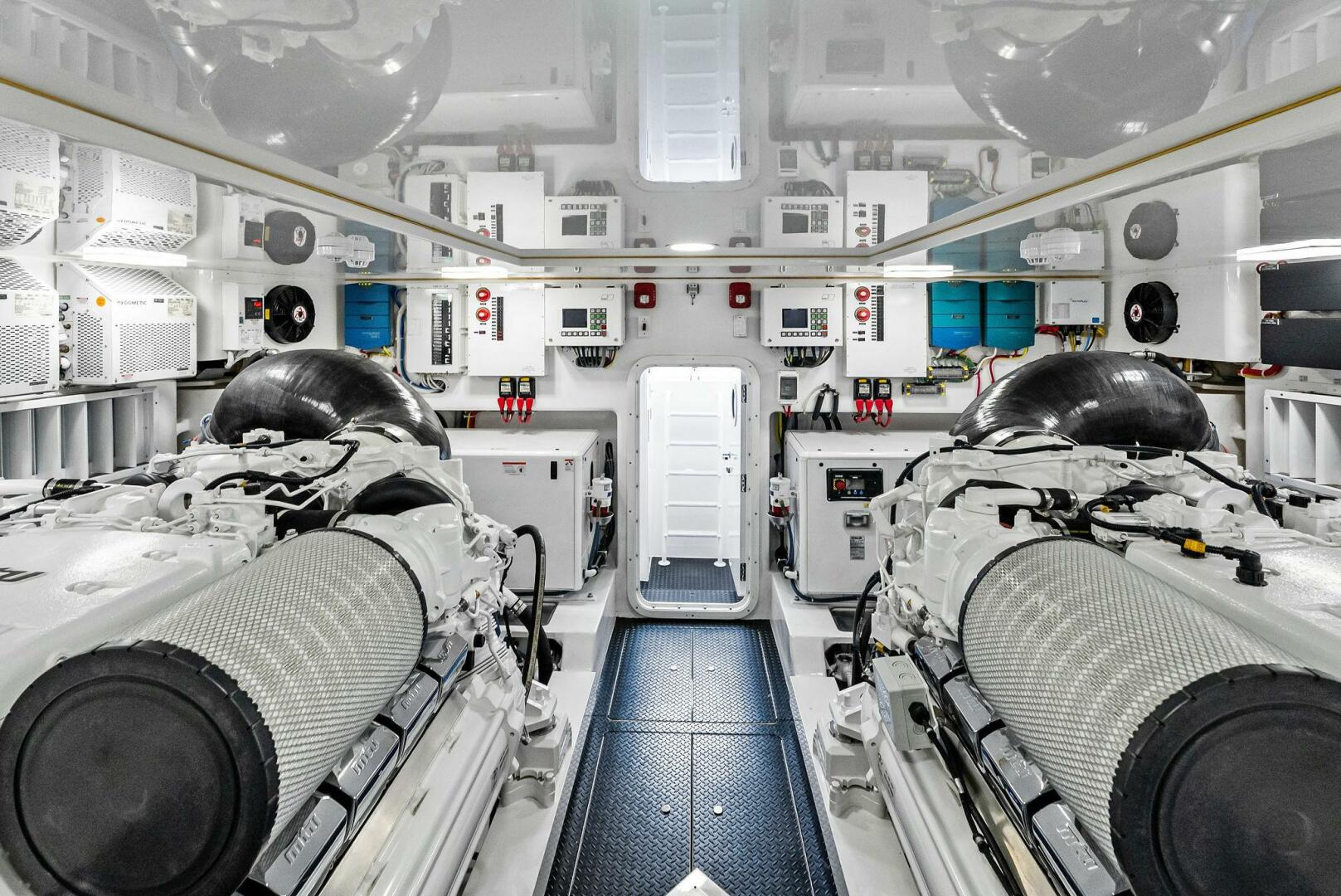 Slide: The Image of 2022 Viking 80 Convertible  - 5173812