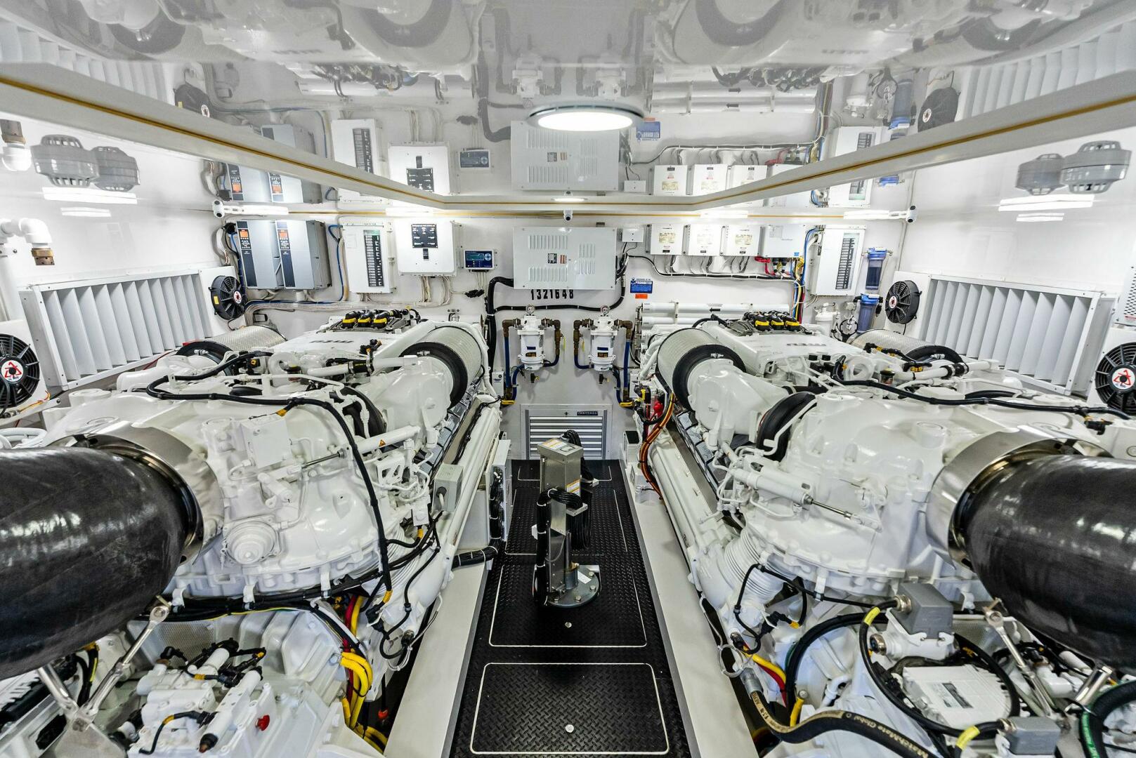 Slide: The Image of 2022 Viking 80 Convertible  - 5173813