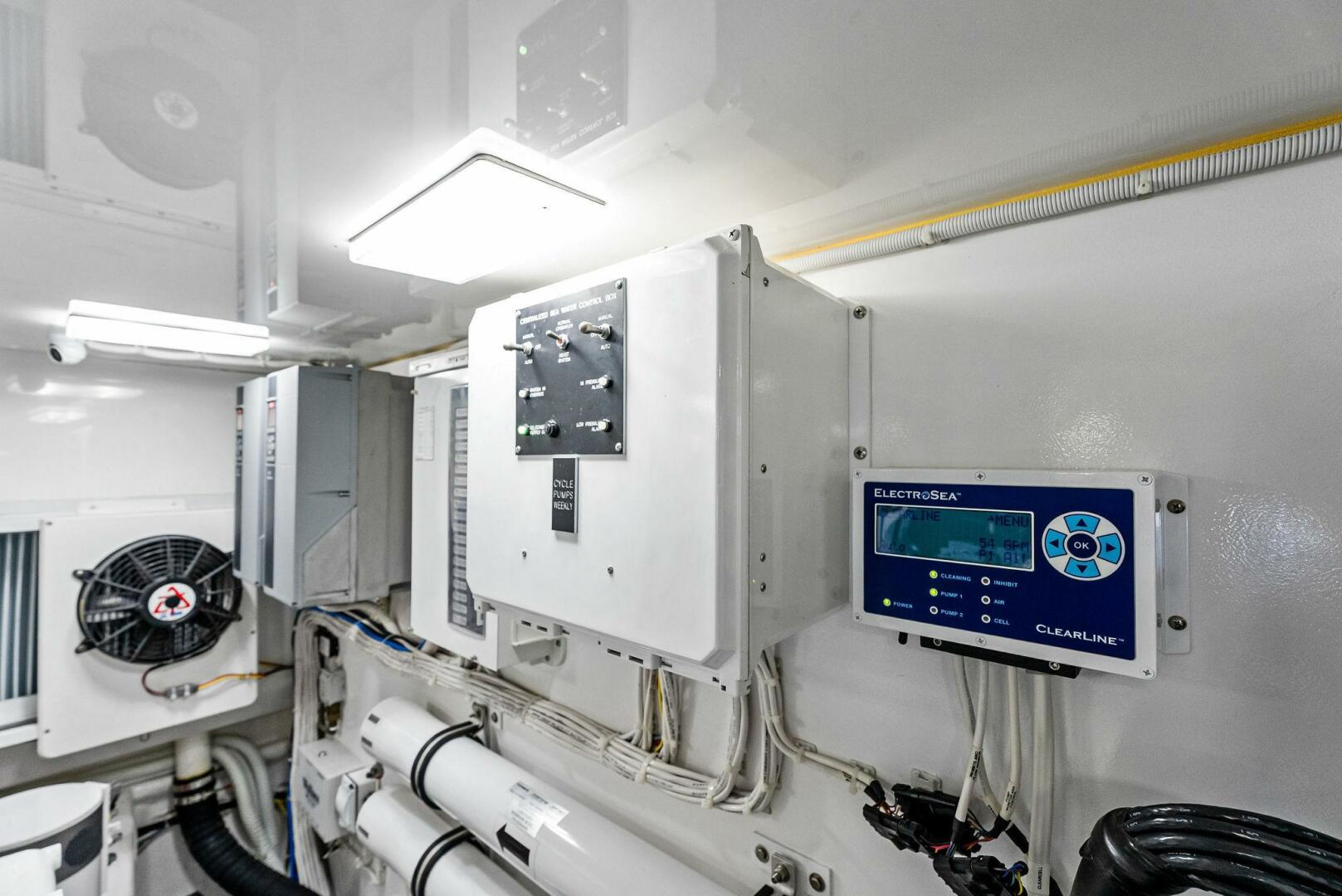 Slide: The Image of 2022 Viking 80 Convertible  - 5173817