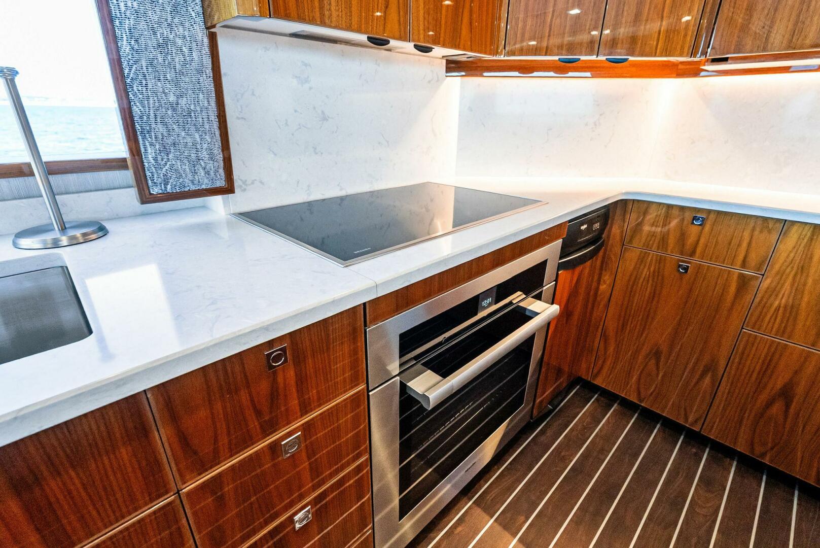 Slide: The Image of 2022 Viking 80 Convertible - 5173730