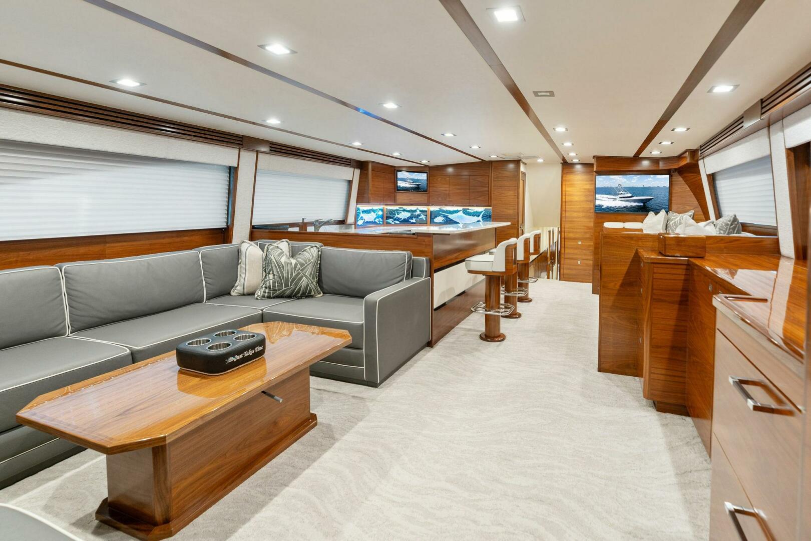 Slide: The Image of 2023 Viking 80 Convertible Salon - 5517615