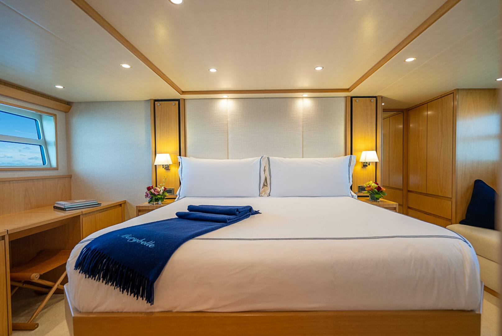 Slide: The Image of Viking 82 Cockpit 2017 - 3975999