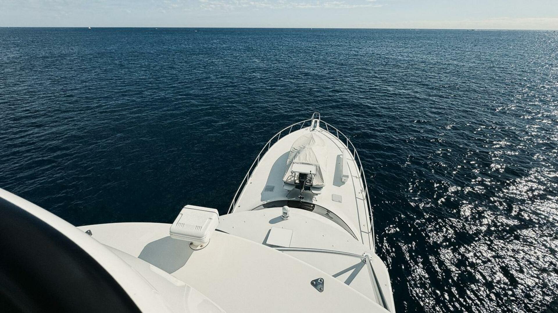 Slide: The Image of 2010 Viking 82 Convertible SWEETUMS Bow - 4757410