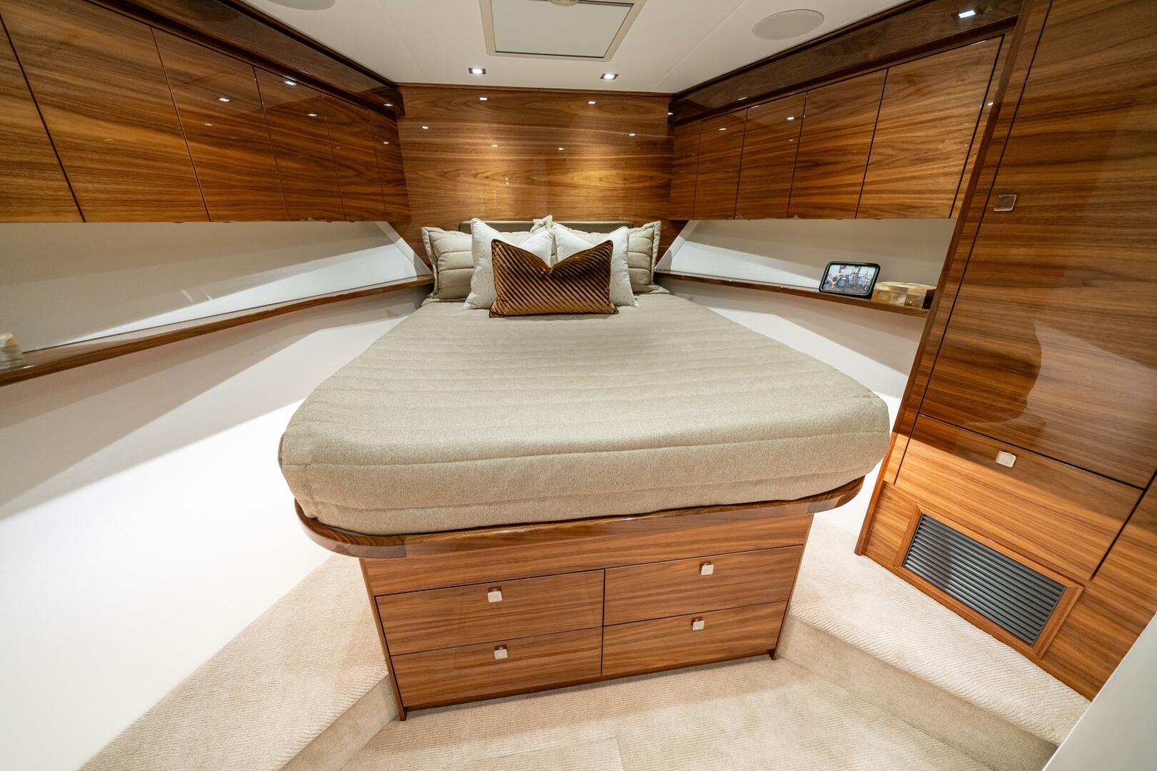 Slide: The Image of Viking 82 Convertible VIP Forward Stateroom - 4975775