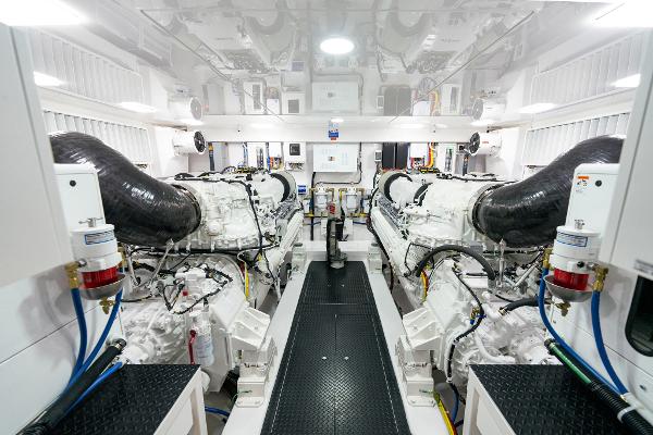 Slide: The Image of Viking 90 Convertible 2025 - 4