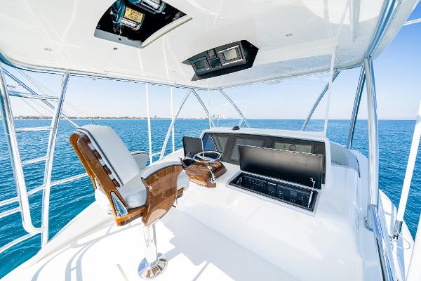 Slide: The Image of Viking 90 Convertible 2025 - 6