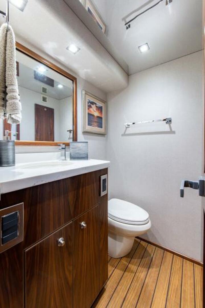 Slide: The Image of Crew Head - 4559083