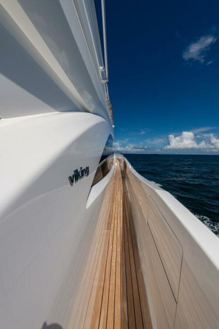 Slide: The Image of Wide Side Deck - 4559055
