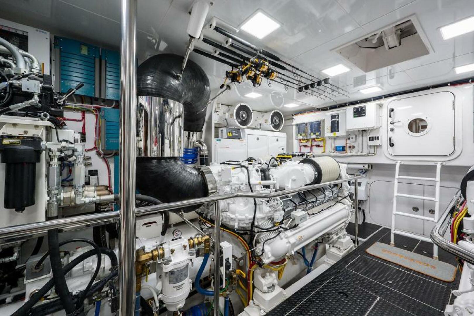 Slide: The Image of Starboard Engine Looking Aft - 4559092
