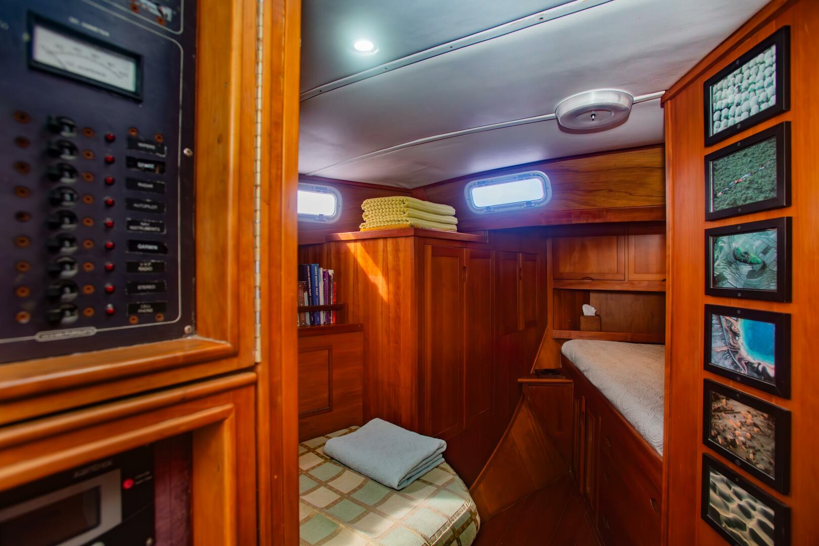 Slide: The Image of 40' Wayne Beal Downeast Cruiser 2002 - Cummins 540 HP For Sale - 5481799