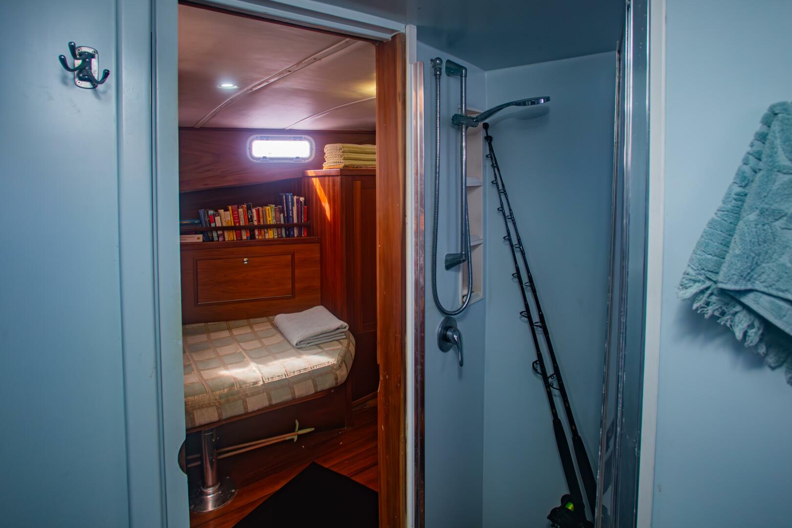 Slide: The Image of 40' Wayne Beal Downeast Cruiser 2002 - Cummins 540 HP For Sale - 5481800