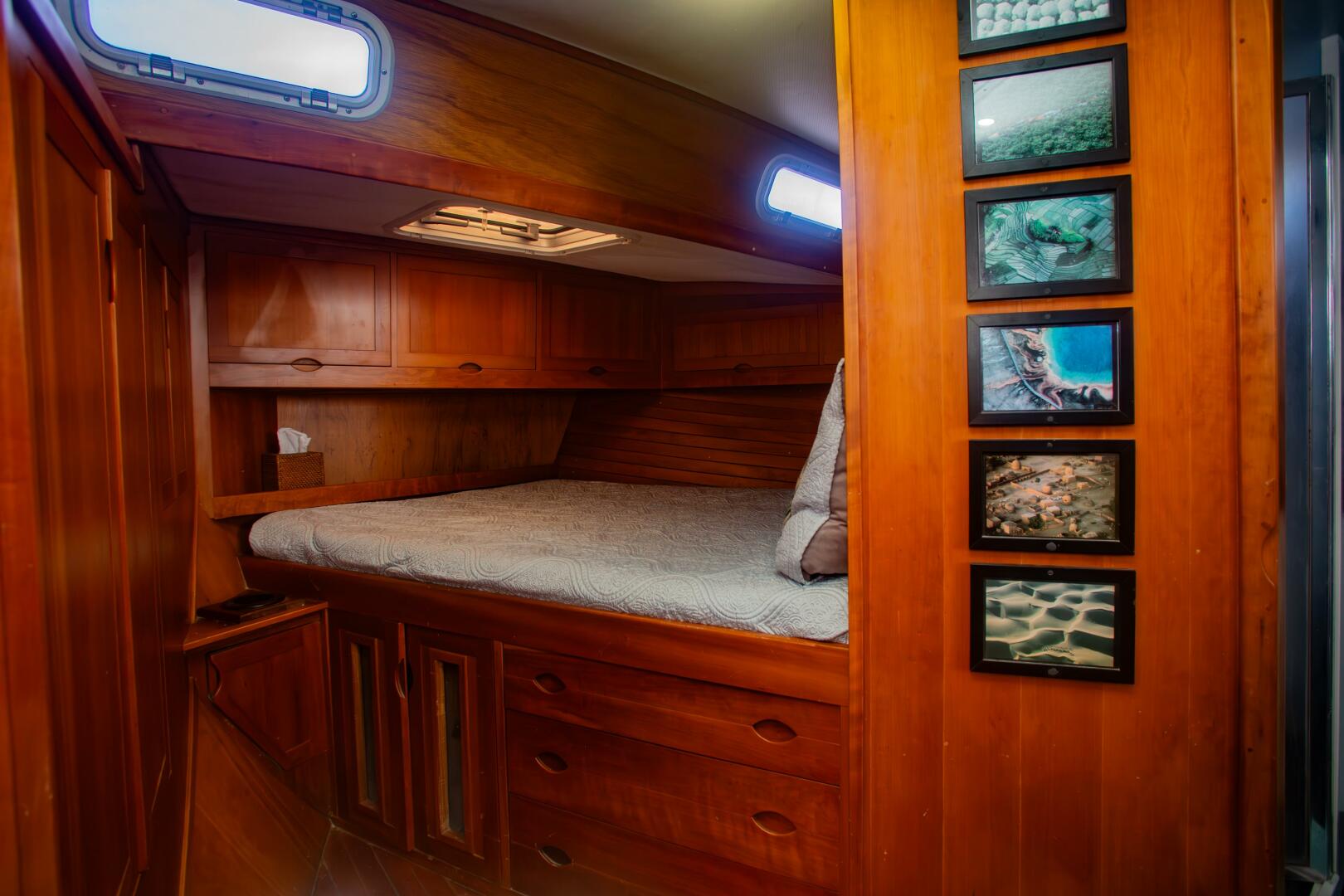 Slide: The Image of 40' Wayne Beal Downeast Cruiser 2002 - Cummins 540 HP For Sale - 5481802