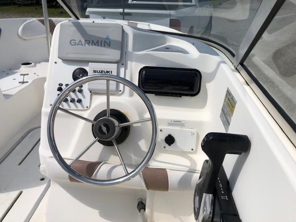 Slide: The Image of 2001 Wellcraft 180 Sportsman boat dashboard with Garmin and Suzuki controls. - 10