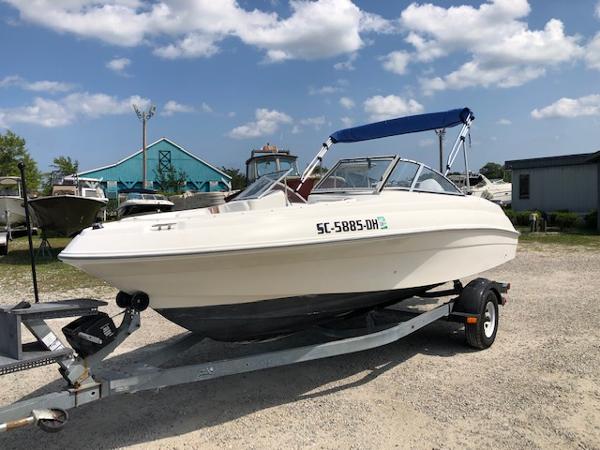 Slide: The Image of 2001 Wellcraft 180 Sportsman boat on trailer under blue sky. - 3
