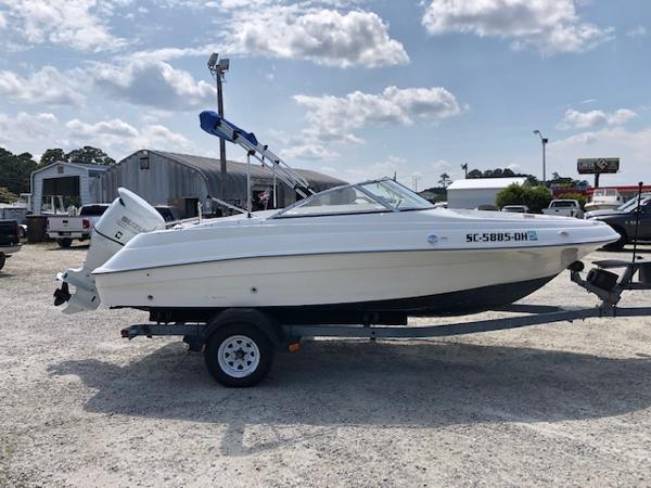 Slide: The Image of 2001 Wellcraft 180 Sportsman boat on trailer in outdoor lot. - 5