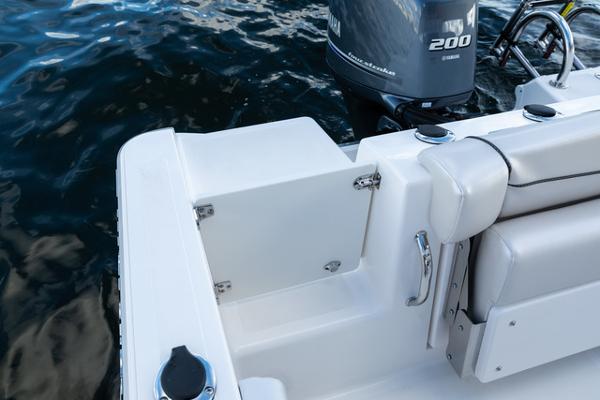 Slide: The Image of Wellcraft 222 Fisherman 2022 - 9