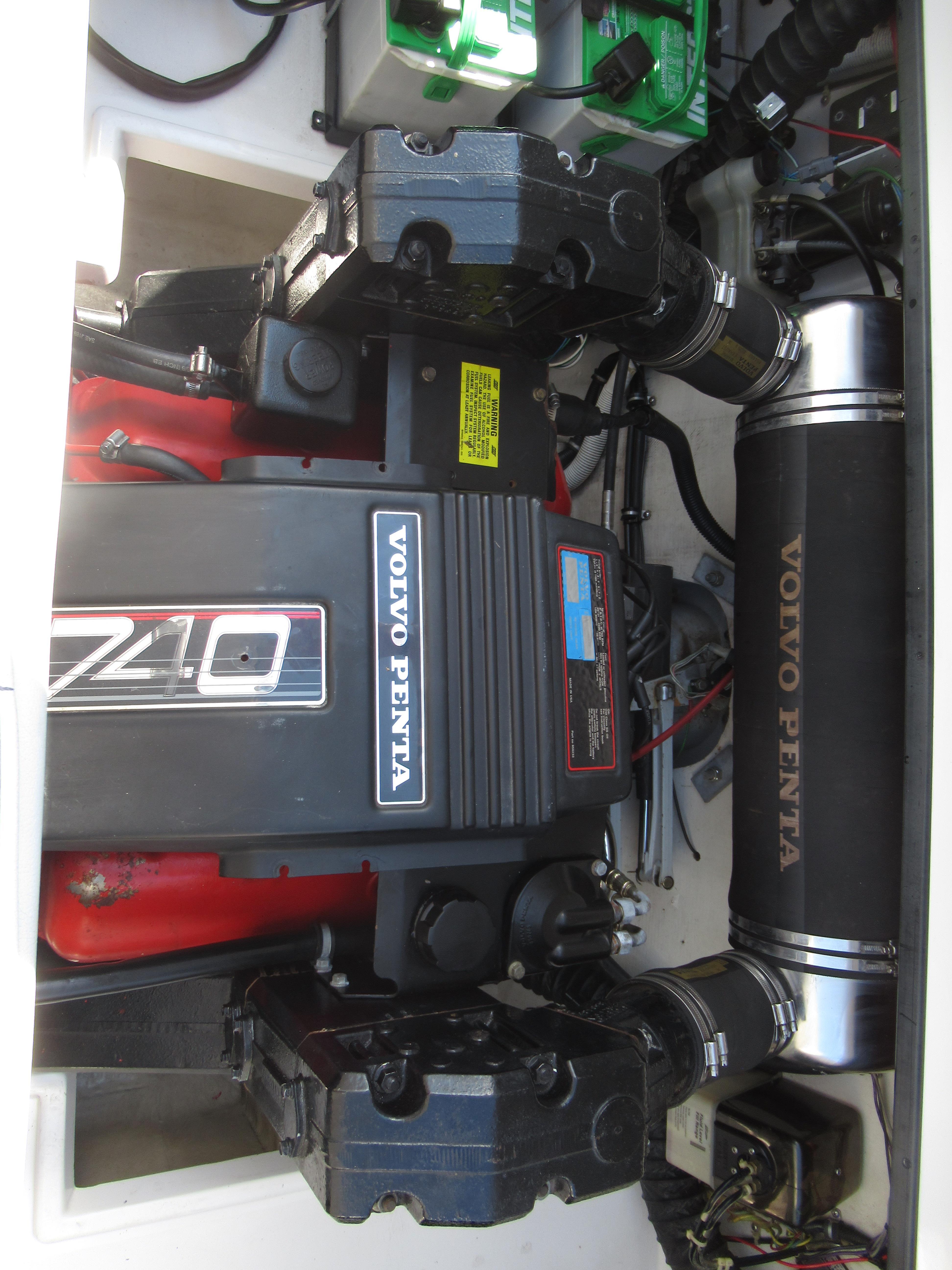 Slide: The Image of Volvo Penta engine in a 1990 Wellcraft 23 NOVA boat. - 23