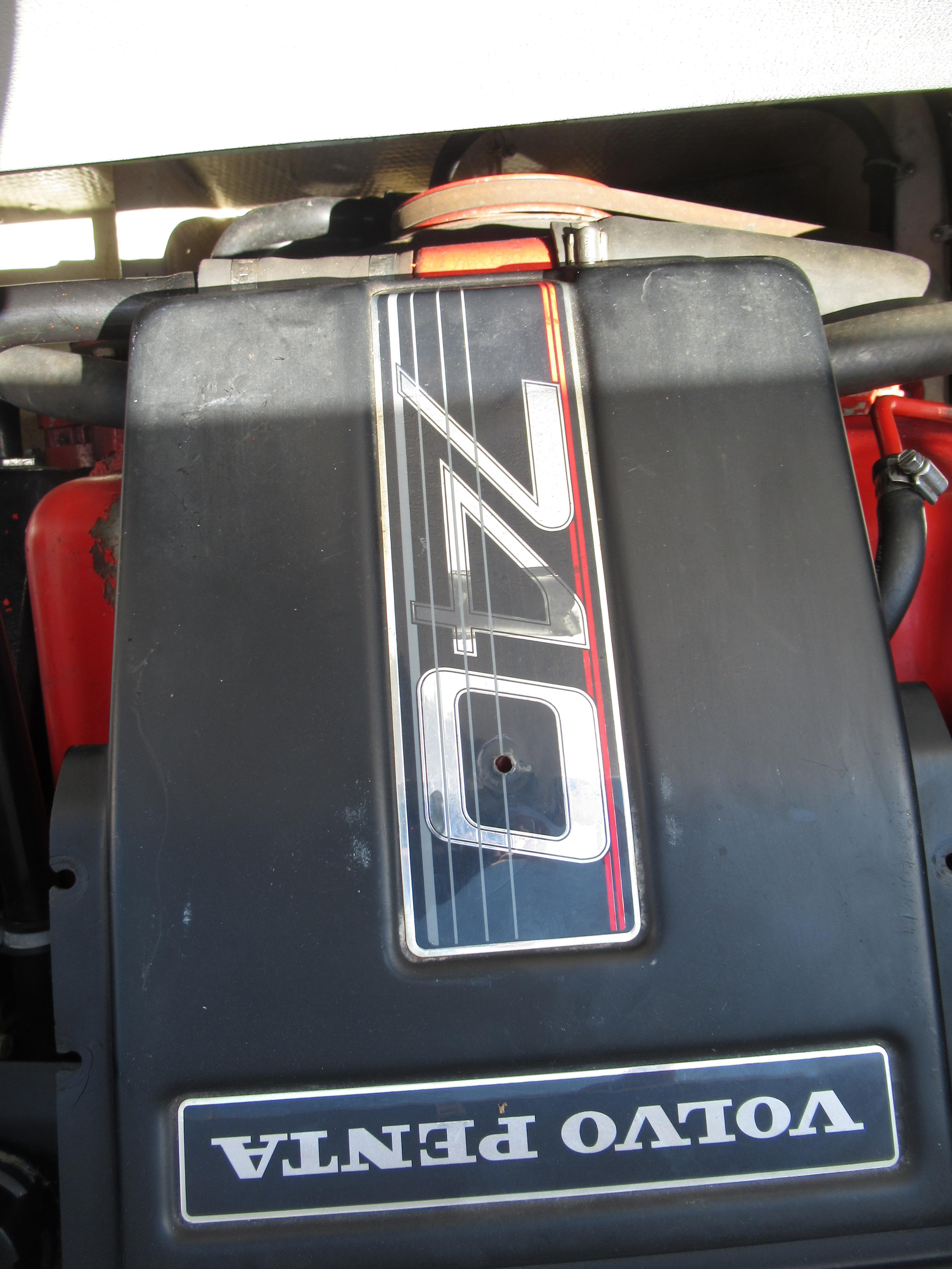 Slide: The Image of Volvo Penta engine in a 1990 Wellcraft 23 NOVA boat. - 24