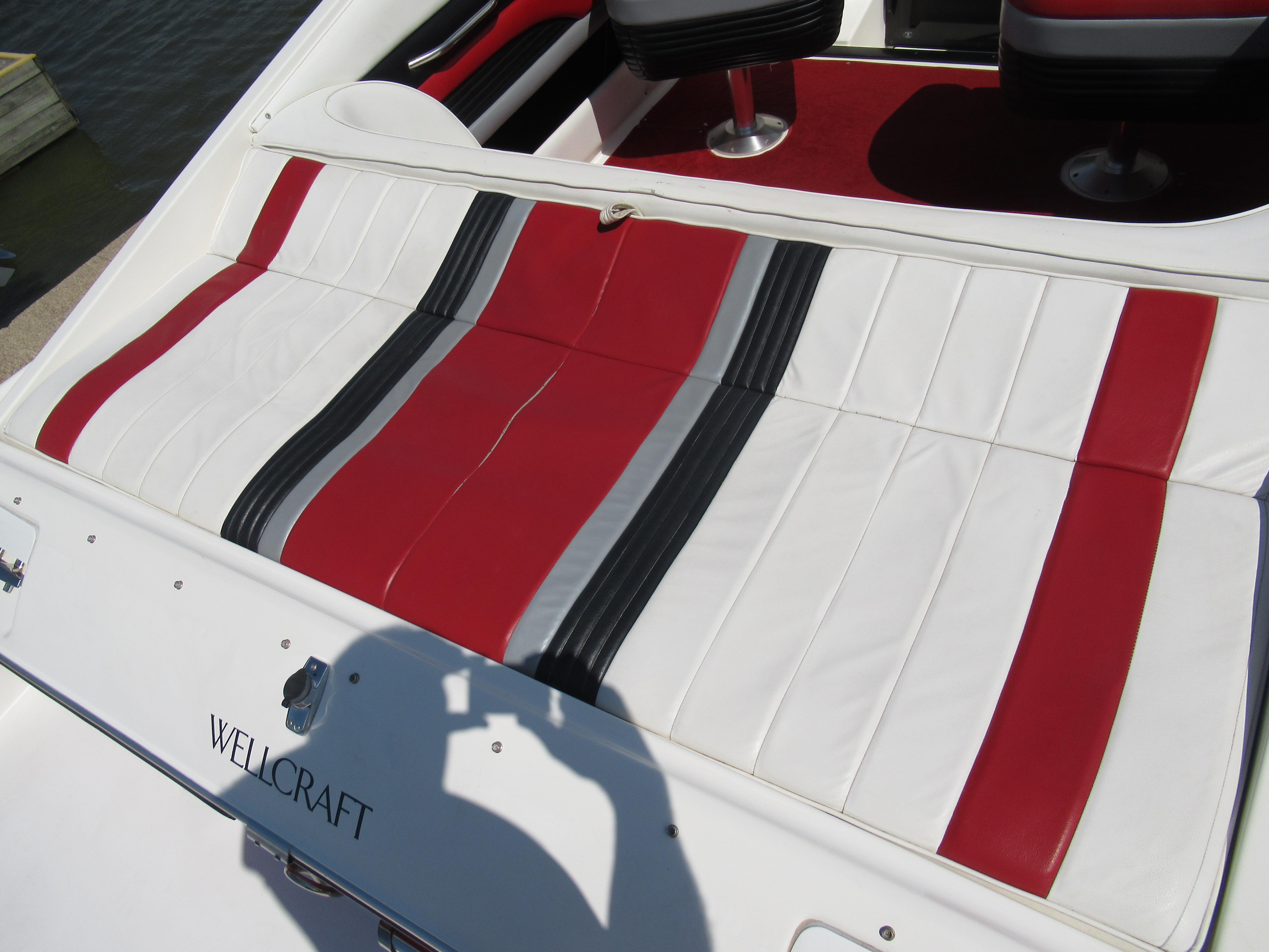 Slide: The Image of Wellcraft 23 NOVA 1990 boat with red, white, and black seating upholstery. - 5