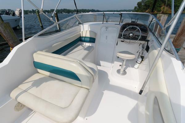 Slide: The Image of 1998 Wellcraft 260 SE boat interior with white and teal seating. - 1
