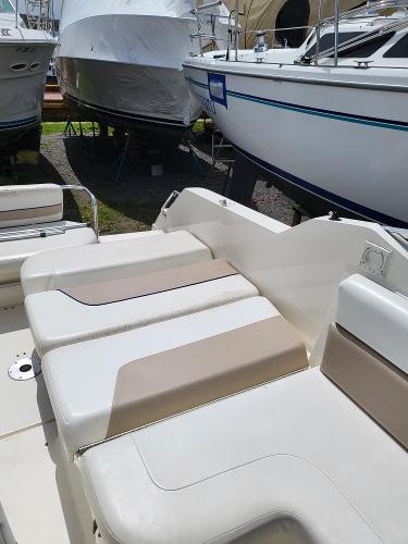 Slide: The Image of 1995 Wellcraft 26 Exel SE boat interior with beige and white seating. - 12